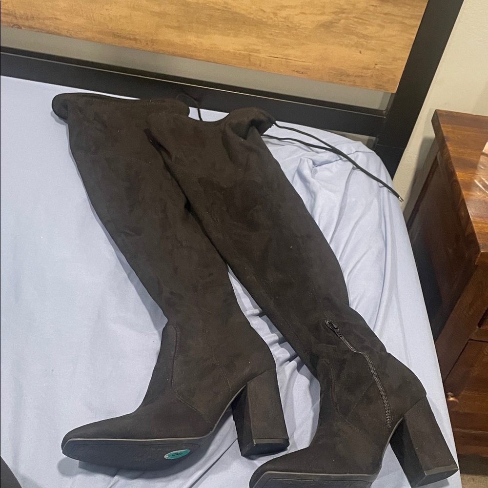 Elegant Black Over-the-Knee Boots